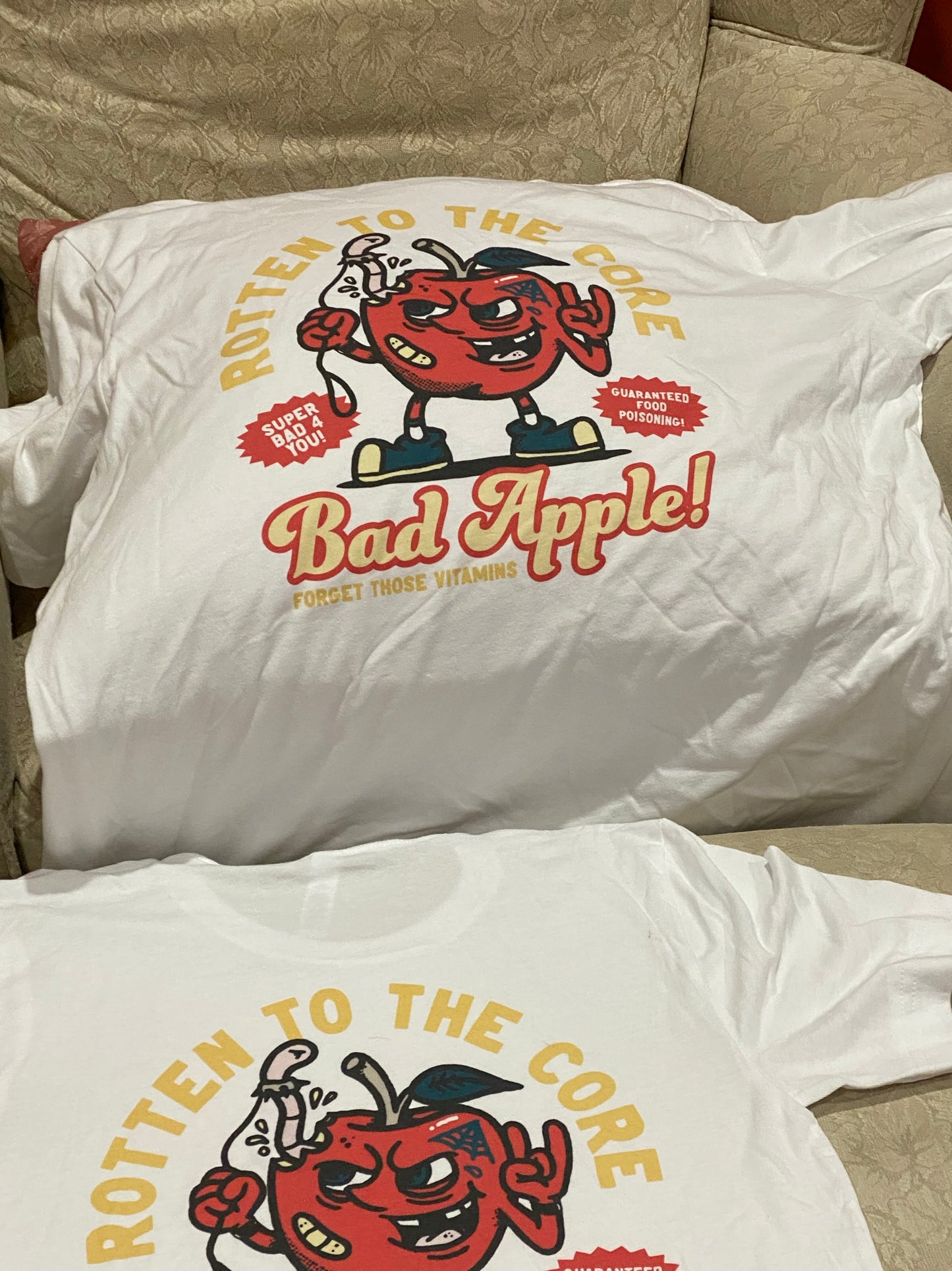 BAD APPLE rotten to the CORE - unisex t shirt - casual T’s s
